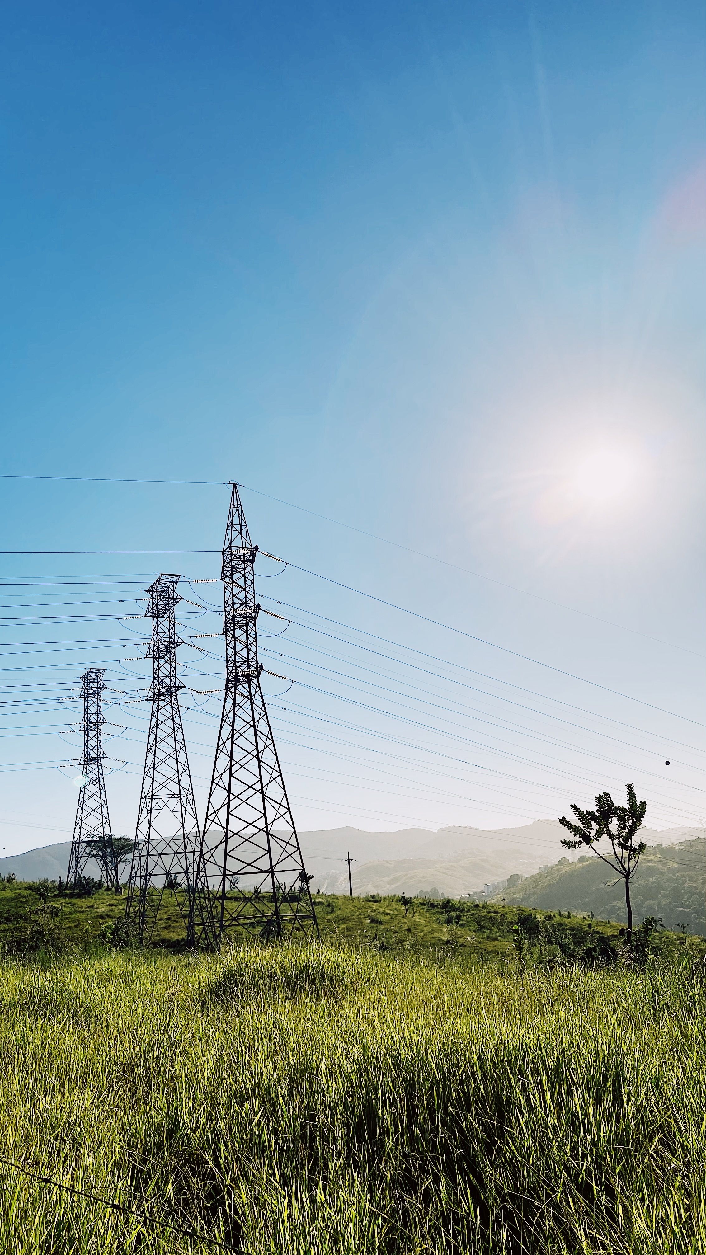 Instalación de redes eléctricas de media y baja tensión