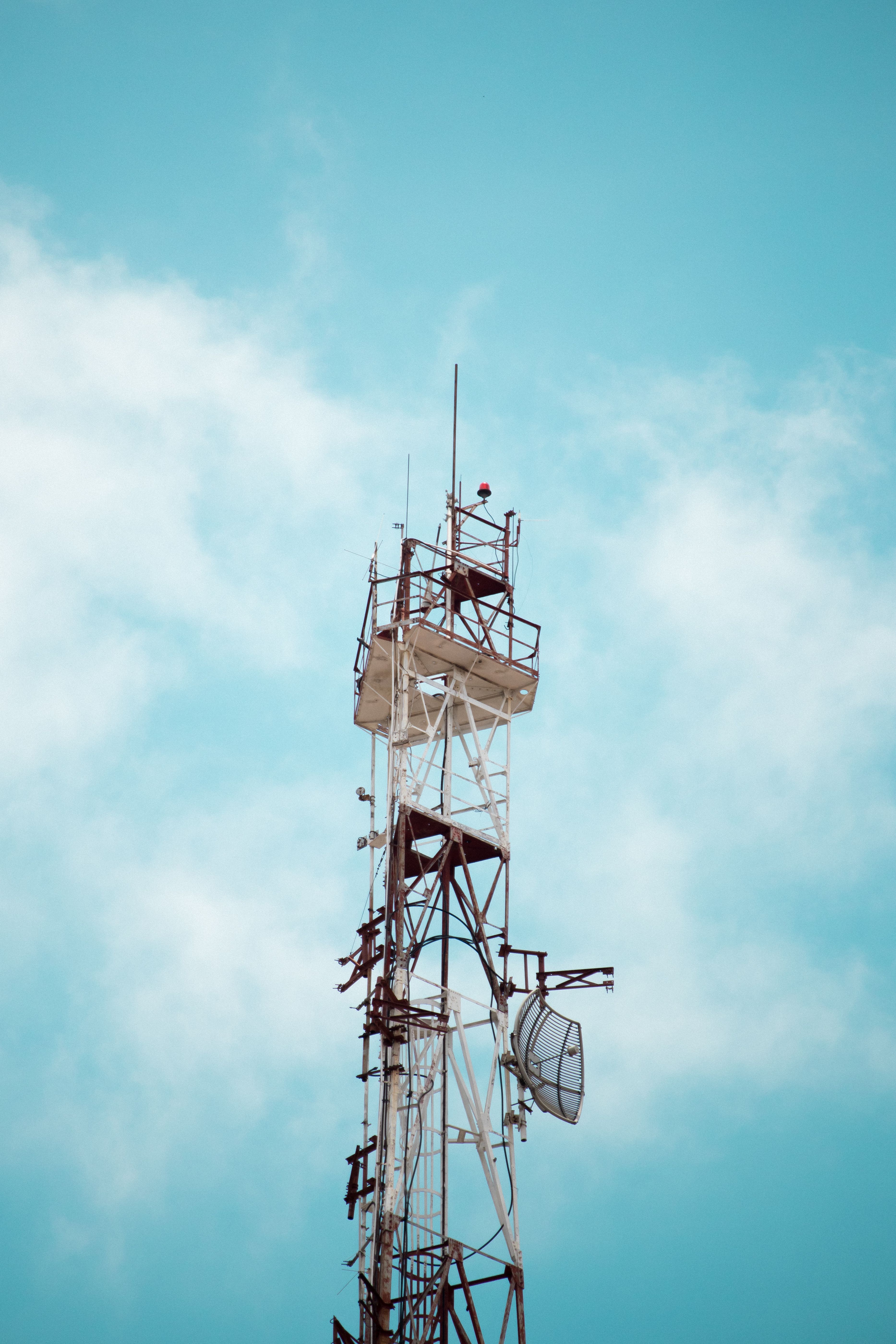 Instalación de fibra óptica y redes de telecomunicaciones